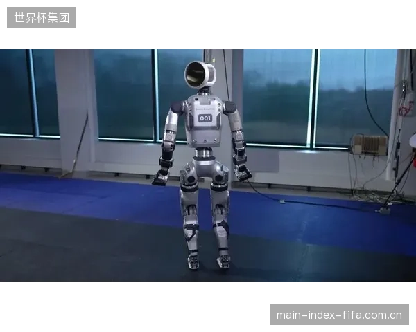 现代汽车启动全球营销活动,联手队长孙兴慜与波士顿动力机器人制造声量。 现代汽车启动全球营销活动,联手队长孙兴慜与波士顿动力机器人制造声量。